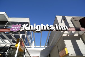 KnightsInnSign